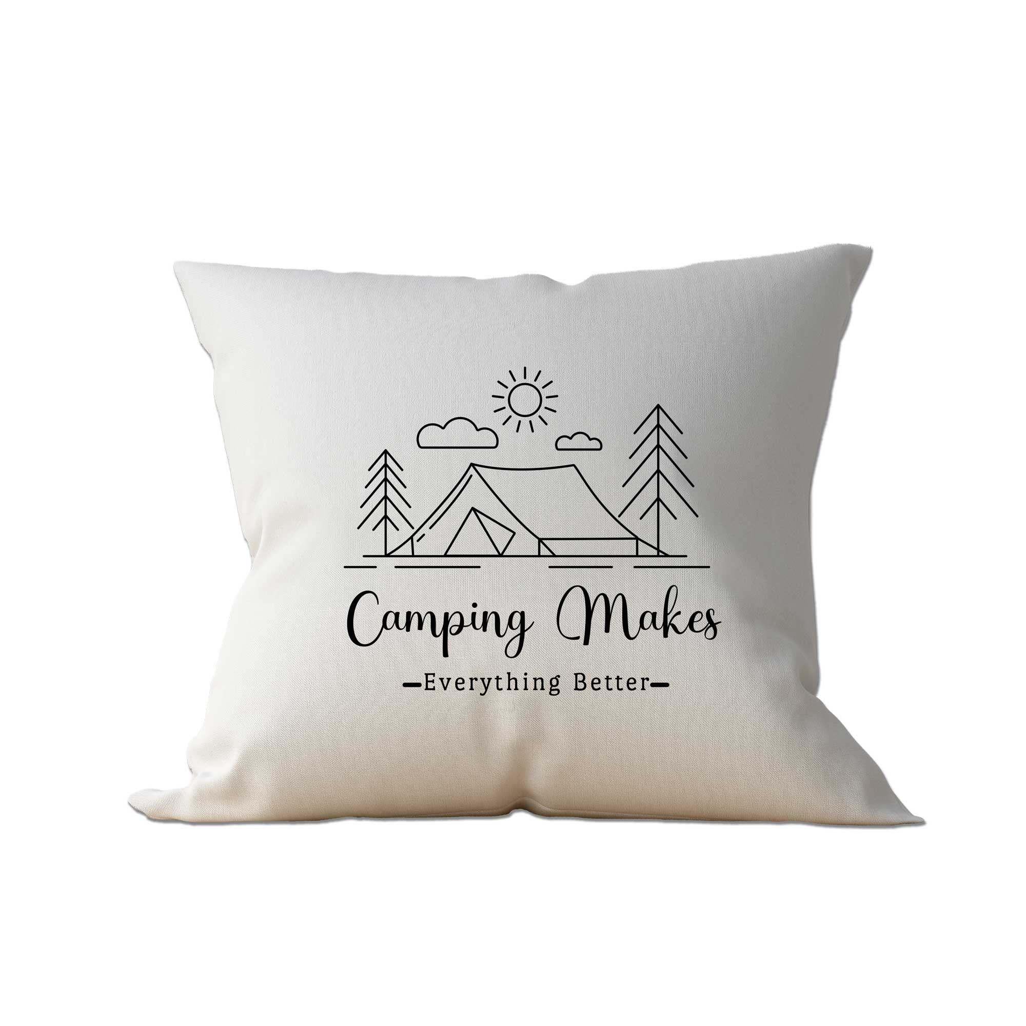 Campingkissen mit dem Schriftzug Camping makes - everything better -  und dem Bild von Zelt, Sonne Wolken und 2 Tannen
