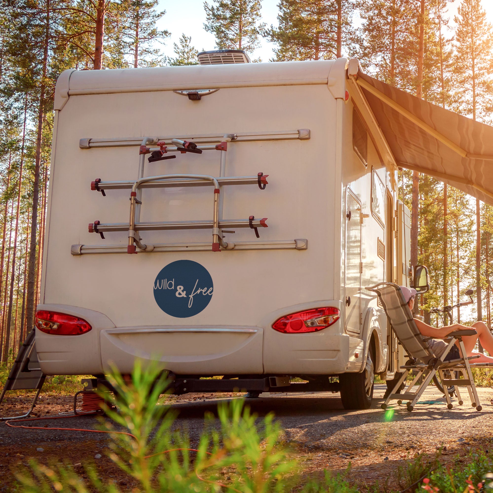 Camping Aufkleber "Wild & Free"