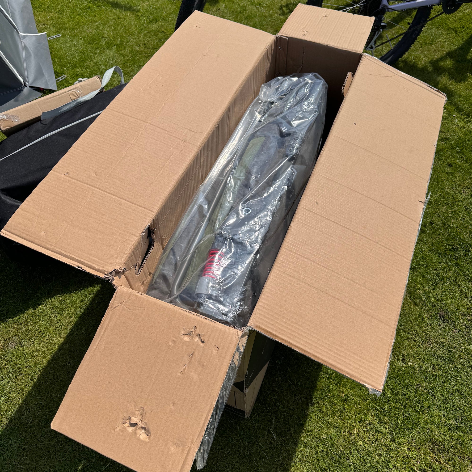 Fahrrad Hundeanhänger TaxxiDog mit offener Verpackung