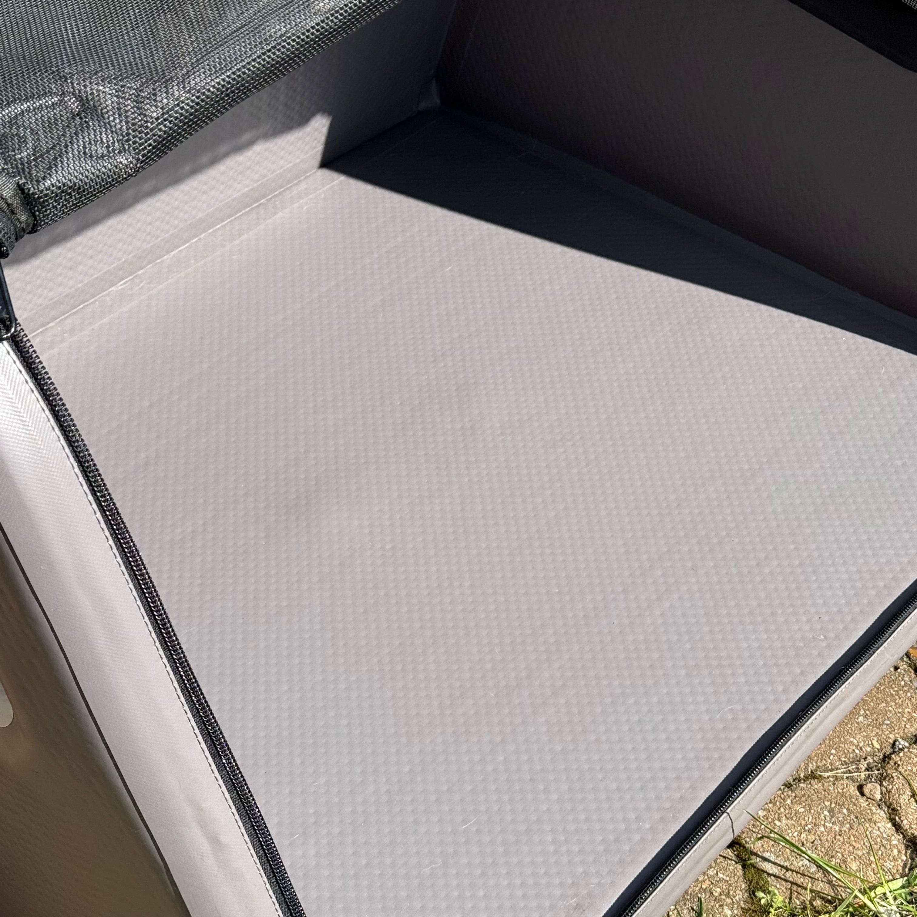 Aufblasbare Hunde Transportbox für den Kofferraum