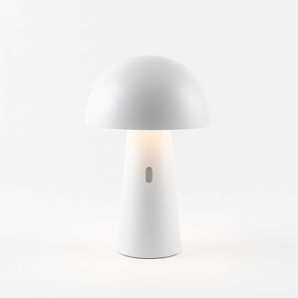 Newgarden Shitake Akku-Tischlampe in Weiß, freigestellt
